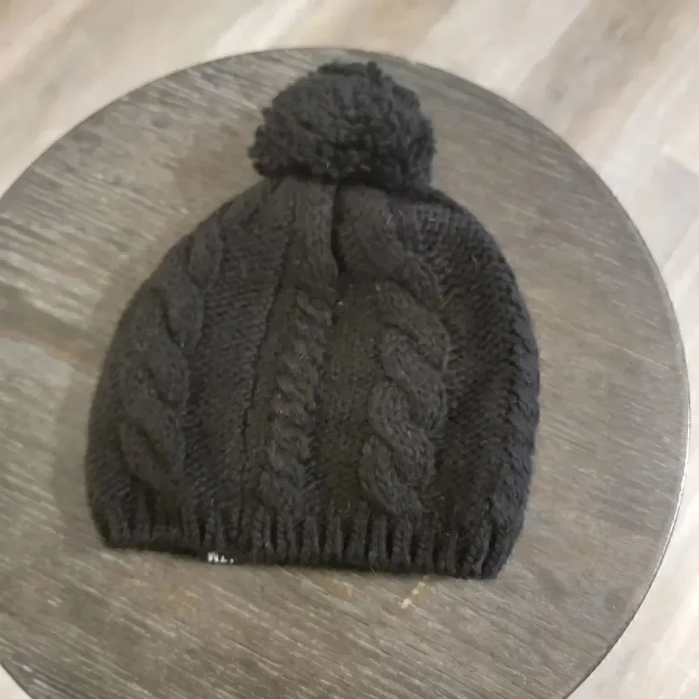 Moosejaw Fleece Lined Cable Knit Pom Pom Beanie Wool Blend Hat Black
